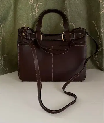 다크 브라운 가죽 숄더백