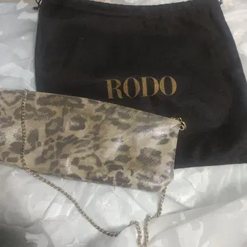 RODO 레오파드 무늬 클러치백