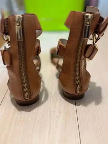 MICHAEL KORS 브라운 샌들 23.5
