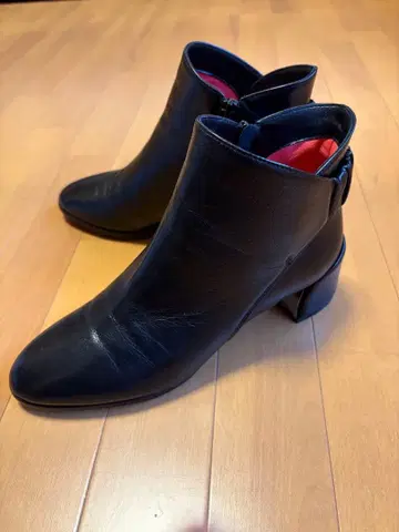 PAS DEROUGE 블랙 가죽 부츠 힐 지퍼 포함