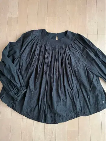 45R 블랙 플리츠 긴팔 셔츠