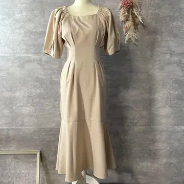 미사용 새상품 TONAL 벌룬 슬리브 머메이드 원피스 베이지 38