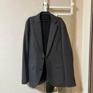 센스 오브 플레이스 다크 그레이 테일러드 자켓