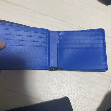 파란색 이단 접이식 지갑 카드 22장 수납