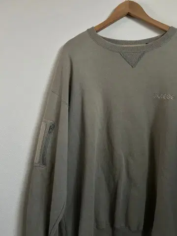 [ XLARGE ] 절개 디자인 맨투맨 L 사이즈 워크 이스트