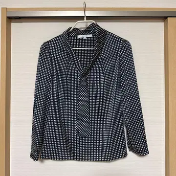 UNTITLED 네이비 화이트 도트 긴팔 블라우스