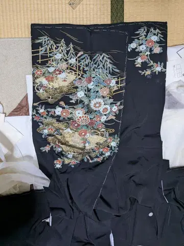 검정색 전통 예복 기모노 꽃무늬 자수 기모노