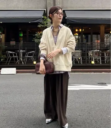 새상품급 DouDou 하프 지퍼 맨투맨 아이보리