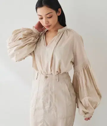 WhimGazette 로운 개더 블라우스