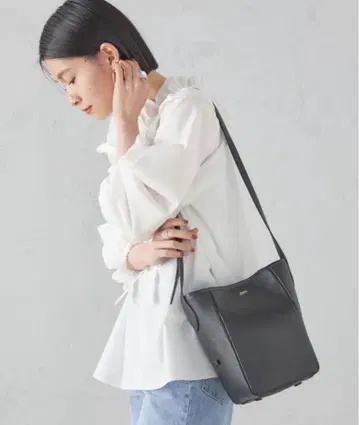 SHIPS 블랙 가죽 숄더백 BEAURE