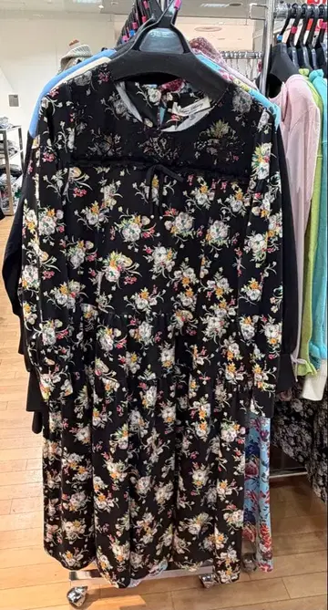 세일 상품, Super Beauty 꽃무늬 블랙 원피스 42