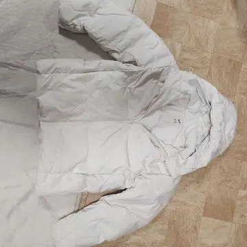 UNIQLO XL 화이트 다운 자켓