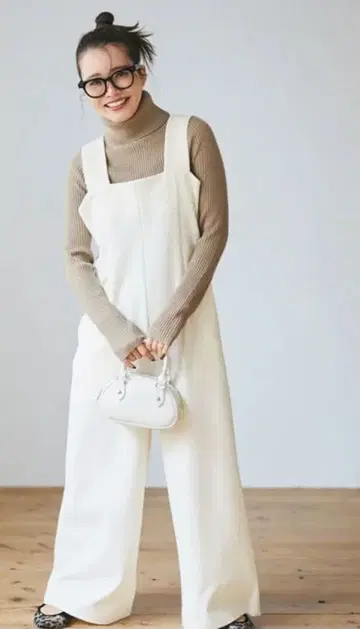 coca 살로펫 화이트 새상품 미사용 M