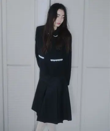 스미온 미디 박스 플리츠 스커트