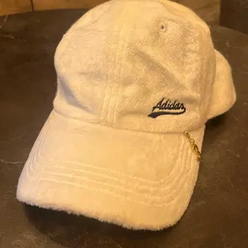 아디다스 화이트 캡 금속 참 포함