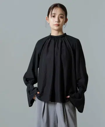 턱 플레어 슬리브 스탠드 블라우스