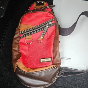 [무스타슈] 바디백 원 숄더 (레드) VHW5530