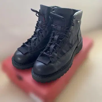 대너 BRIEFING 블랙 레드 콜라보 레어 25cm