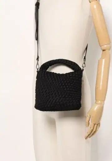 doudou 작음 뜨개질 디자인 블랙 숄더백