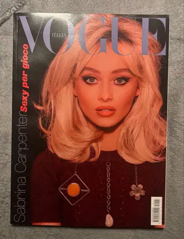 보그 이탈리아 10월호 사브리나 카펜터