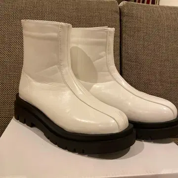 뒷 지퍼 숏부츠 화이트