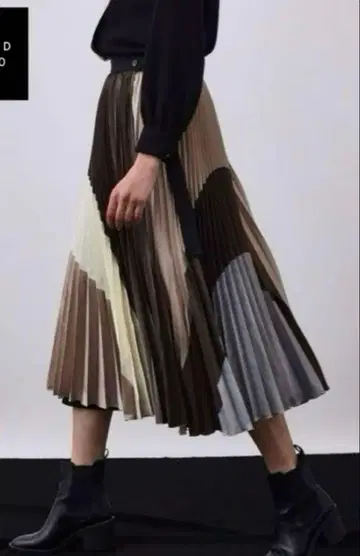 UNITED TOKYO/유나이티드 도쿄/카라 플리츠 스커트