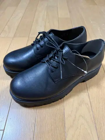 청키 밑창 플레인 토 슈즈 GU