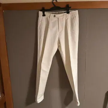 벨위치 크림 슬랙스