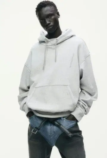 H&M 글렌 마틴스 자수 디테일 맨투맨 후드티