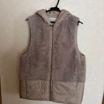 TODAY & TOMORROW 후드 부착 베이지 베스트