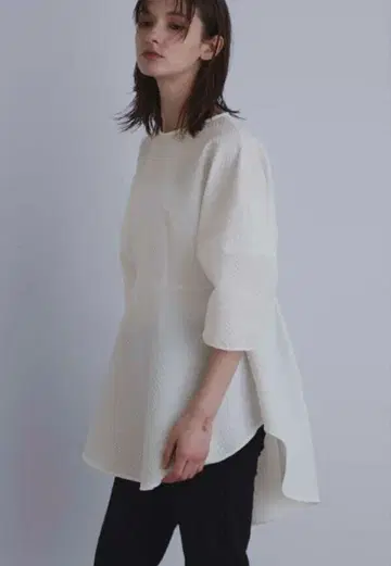 새상품급 LE PHIL 루필 헤링본 자카드 블라우스 퍼프 슬리브