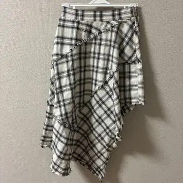 [ 가격 인하 가능 ] 체크 무늬 비대칭 플레어 스커트 F