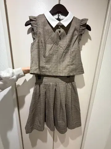 앙크루즈 브라운 체크 프릴 셋업