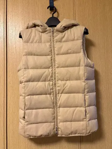 라코스테 다운 베스트 후드 부착