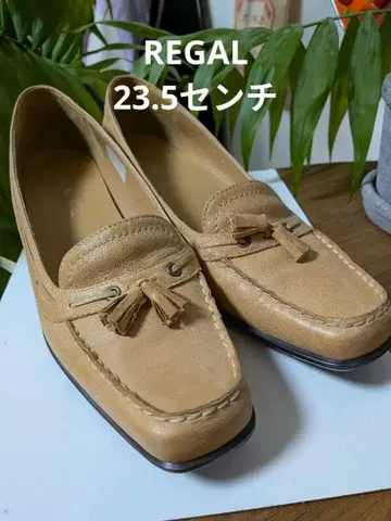 REGAL 태슬 장식 베이지 로퍼