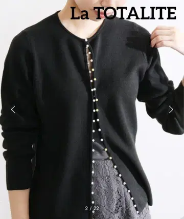 La TOTALITE 14G 스무스 진주 가디건 블랙