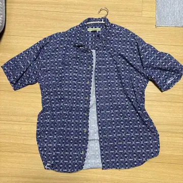 Munsingwear 네이비 반팔 셔츠 기하학 패턴