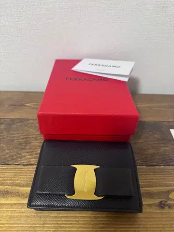 FERRAGAMO 블랙 접이식 지갑