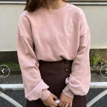 NICE CLAUP 오리지널 NC 로고 자수 / 빅 실루엣 맨투맨