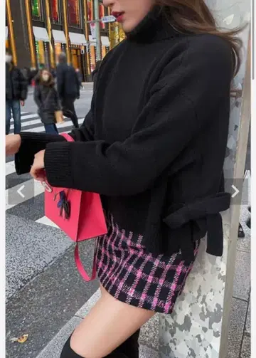 셰리에 사이드 리본 하이넥 스웨터