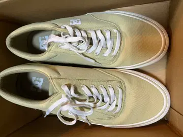 DC 라이트 그린 스니커즈