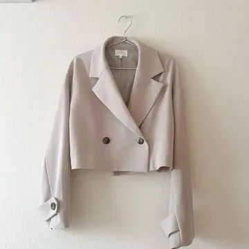 rienda 테일러드 자켓, 숏 기장, 오버 숄더, 베이지