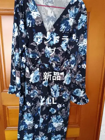 새상품 앤드러브 꽃무늬 플레어 슬리브 원피스 LL