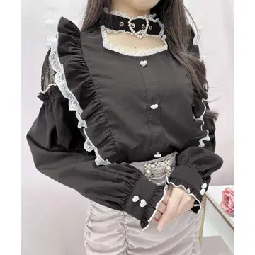 ROJITA 로지타 하트 버클 어깨 레이스 블라우스