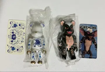 미개봉 베어브릭 패턴 & 그렘린 피규어 2체 세트