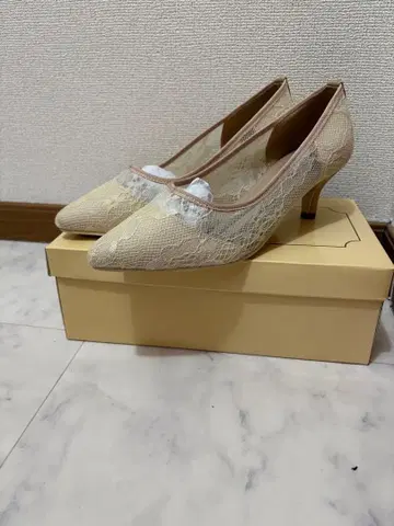 베이지 레이스 스틸레토 하이힐