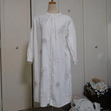 그라니프 미피 자수입 흰색 긴팔 셔츠 원피스