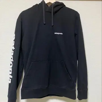 patagonia 블랙 후드티 S 사이즈