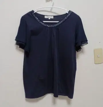 네이비 비즈 장식 반팔 상의