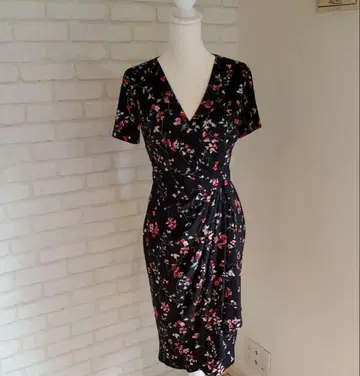 꽃무늬 랩 드레스 반팔 블랙